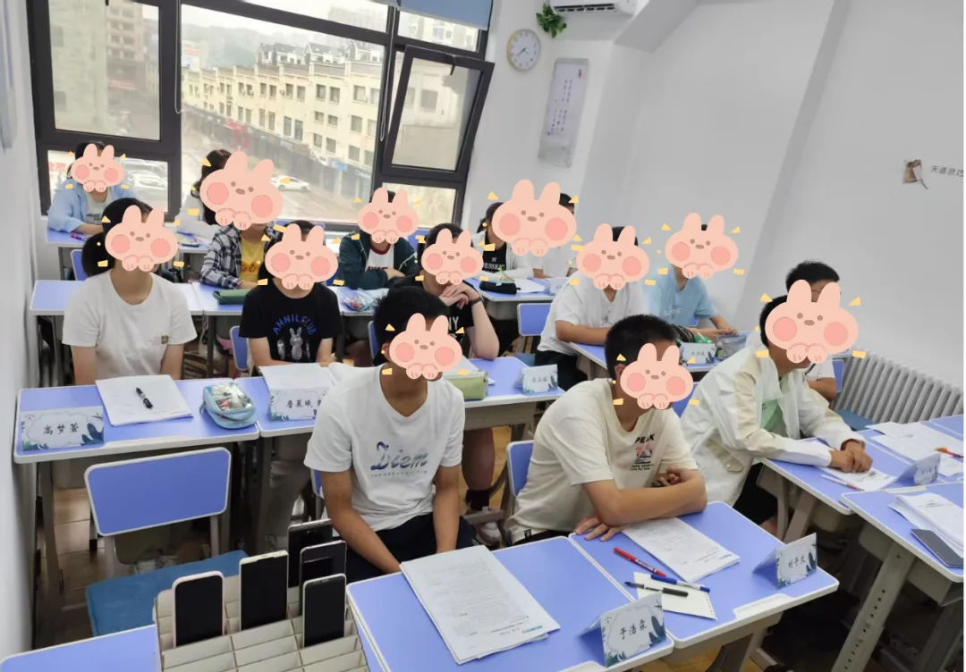 华南校区课堂现场,学生面部已做隐私处理