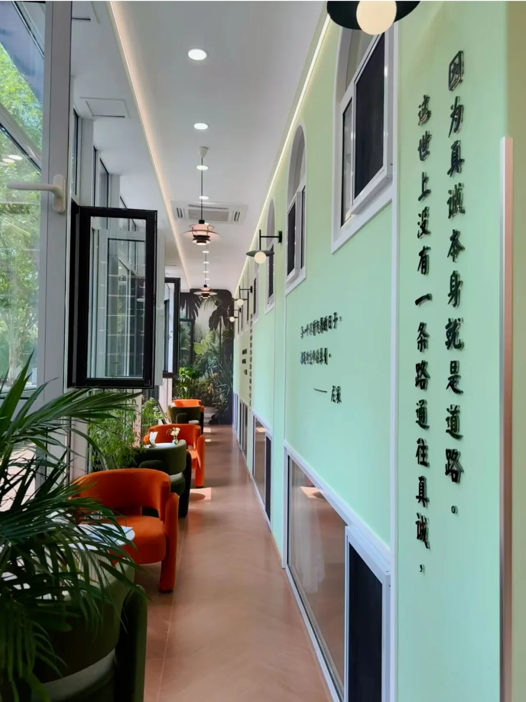 书香逸学校校区走廊学习环境
